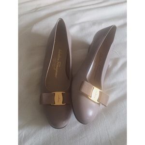 Vintage Salvatore Ferragamo 8.5C Taupe Shoes